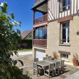 la villa avezard, hotel in Blonville-sur-Mer