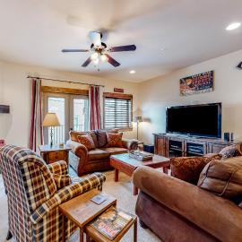 Half-Mile to Giant Steps Lifts: Condo w/ Balcony
