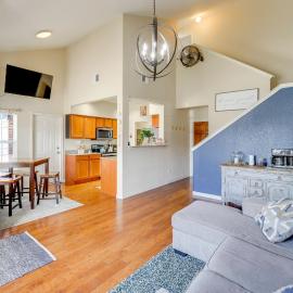 Afton Townhome w/ Pool Access < Half-Mi to Boating, hotel u gradu Afton