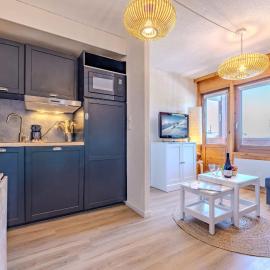 Ski-In Out Mountain Apt with Balcony in Meribel
