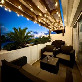 Rooftop T3 lumineux avec terrasse & parking, хотел в Marigot