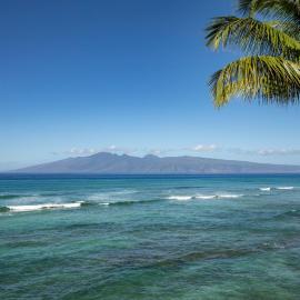 Lokelani Oceanfront 2 BR Sleeps 6 Steps to Lagoon Complimentary Car with 6 Nights LOK-B201 by KBM, hotel in Napili-Honokowai