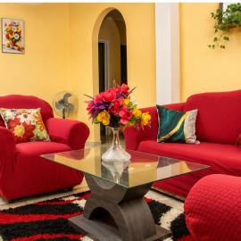 Scenic 3 Bedroom Apartment And Car Rentals, hotel en Canefield Airport