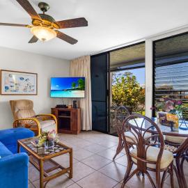 Napili Point Villas Oceanfront 3 BR Sleeps 12 Complimentary Car with 6 Nights NAP ML-2579 by KBM, hotel in Napili-Honokowai