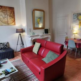 Appartement charmant au cœur de Richelieu - FR-1-381-663, hotel a Richelieu