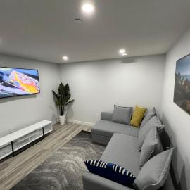 Charming 1Bd Basement Suite with Private Entrance
