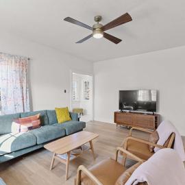 3BR Charming Home Bright Space & Sleeps 8