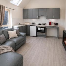 Unit 3 Modern Self Contained Apartment, hotel u gradu Kouv