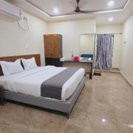 Tirupati में, होटल Hotel VAAMANA STAYS
