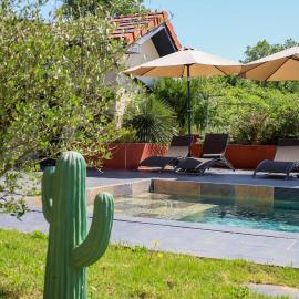 Villa 5 chambres avec piscine, jacuzzi, terrain., hotel Ambronay-ben