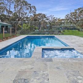 Homestead Pool House Private cabin w shared Spa Basketball court Heated Pool Minutes to Adventure Park and beaches, hotel a Wallington