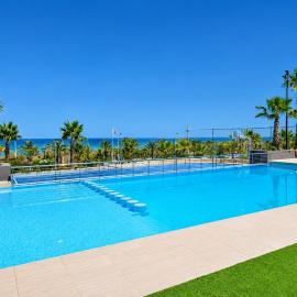 Beachfront Luxury Apartments by NRAS, hotel a Arenales del Sol
