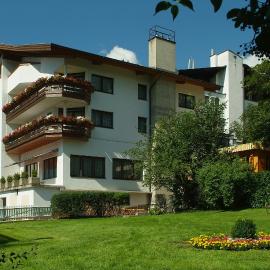 Appartement & Aparthotel Stern, hotel di Imst