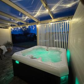 KORALIA Domki StandardPlus JACUZZI na wyłączność, BASEN