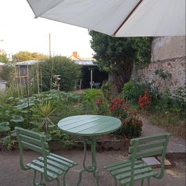 MAISON AVEC JARDIN - 2 logements et entrées distincts et indépendantes et ses deux chats、Paimbœufのホテル