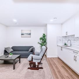 Cozy private suite - 12 minutes from the airport, hôtel à Calgary