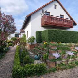 Gemütliches Ferienhaus mit eigenem Garten in Bad Lauterberg im Harz - Idyllisch in der Aue gelegen, hotel in Bad Lauterberg