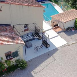 Studio, piscine, calme, à proximité du village