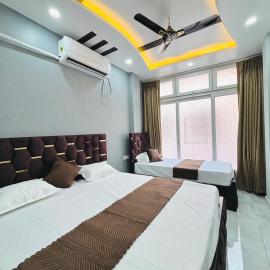 Keshari stay inn Roof top cafe 1 km from kashi vishwanath – hotel w mieście Waranasi