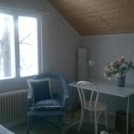 Nostalgic 2 BR apartment near the center, free parking
