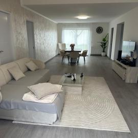 House near airport and Nantes easy to access, Hotel in Les Sorinières
