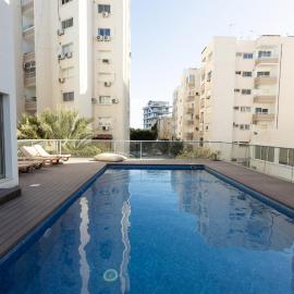 квартира с видом на море Маккензи, hotel i Larnaca