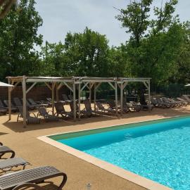 Domaine Les Chênes Blancs, hotell i Saint-Saturnin-dʼApt