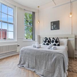 Central Dudley Studio with Smart TV and Parking, hotel in Dudley