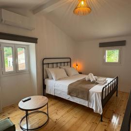 Taya Stone Loft, hotel a Kothoníkion