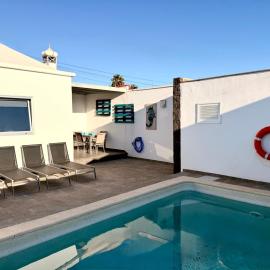 Villa Grey by Vulcano Homes, hotel u gradu 'Tahiche'