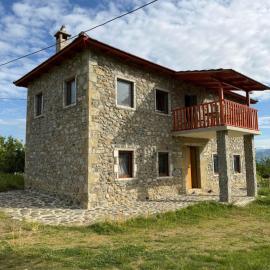 Hasan Nika's Tower, hotel u gradu Karicë