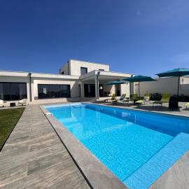 Spacieuse villa standing de 220m2 à 5 minutes des plages, hotel in Aléria