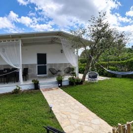Olive holiday home, hotel in Laganas