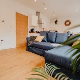 Flat B sleeps 4 very central 2nd Floor Derngate