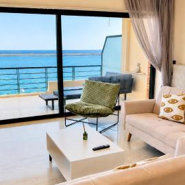 Seafront Luxury Apartment, hotel in Kalamata