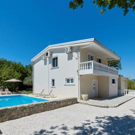 Radanovići에 위치한 호텔 Villa Gallery Home with Outside Pool