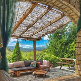 Chalet St John, готель у місті Slatino