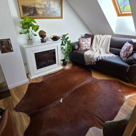 Golden Leaf Apartment with Parking