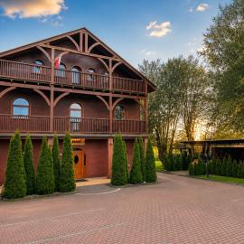Gościniec Piast Pokoje i Camper Park, hotell i Brzeźno