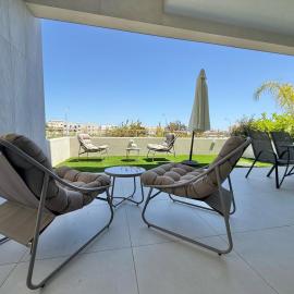 Too Coool Apartment Mythical Seas 5, hotel u gradu Paralimni