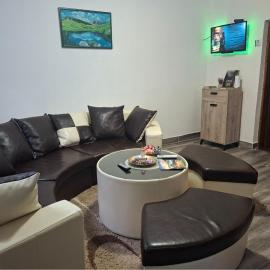 N&S DREAMS Apartman, Foca, Trnovace、フォチャのホテル