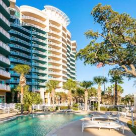 Spacious Beach View, End Unit in Legacy Tower 2-1301 - 3 Bedroom 3 Bath Condo, hotelli kohteessa Gulfport