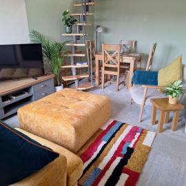 Stylish 2 Bed Flat Walk to Station Free Parking St Neots, hotel a Saint Neots