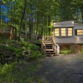 Pocono 3Bedroom House Near Lake & Pool, hotel in Gouldsboro