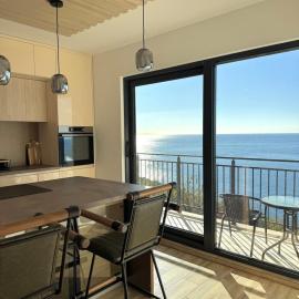 Moréa- Modern, Sea View & Balcony