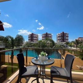 Kıbrısın gözdesi Long Beach de Havuz manzaralı stüdyo daire, hotel in İskele