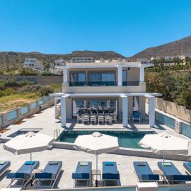 Elmar Bay Villa, Beachfront Luxury Escape with Private pool