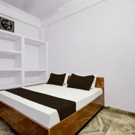 Spot On Alpha Guest House, хотел в Лакнау