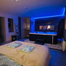 Cosy Love & Spa Love room avec spa, hammam et sauna privatif, hotell i Cemboing
