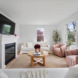 Renovated Cape Near Beach with Fire Pit, ξενοδοχείο σε Fairfield